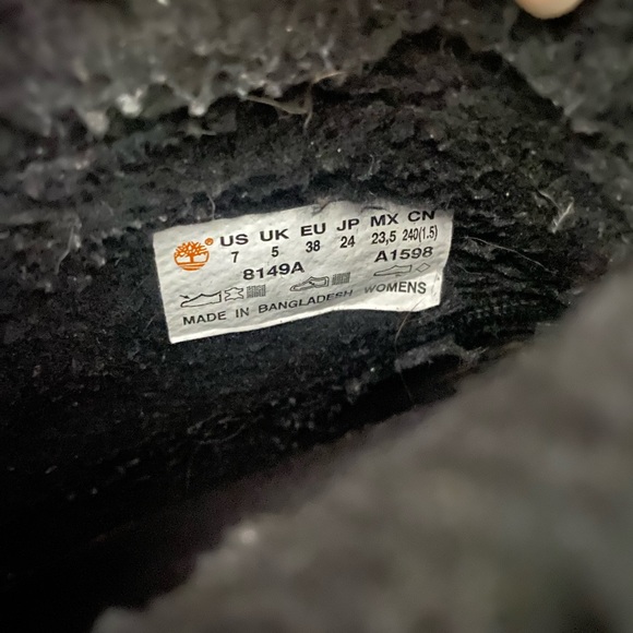 Black fuzzy Timberlands - Picture 6 of 8